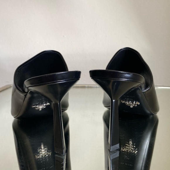 Like new Prada Brushed Leather Pointy-toe Sandal 40.5 $1,295 - Picture 8 of 15